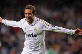 KAI YUN SPORTS-CBA季后赛决赛对决在即！利雅得新月演练定位球，辽宁男篮密集防守应对