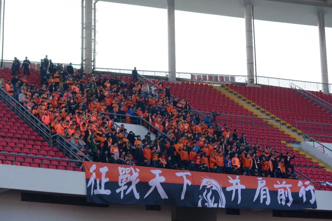 包含青岛黄海客场大胜浙江绿城，取得开门红的词条