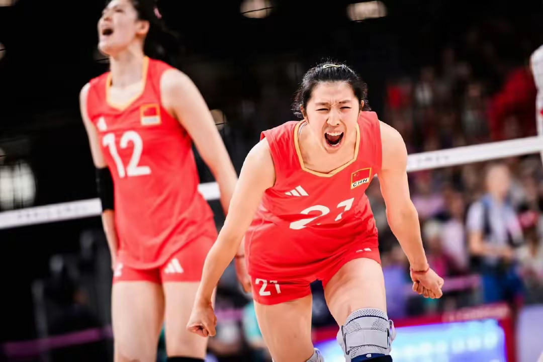 中国女排最后关头救险，利物浦力保胜局拿下系列赛